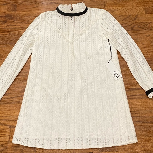 Q&A**Long Sleeve Lace Shift Dress**Small $229 - Picture 2 of 8